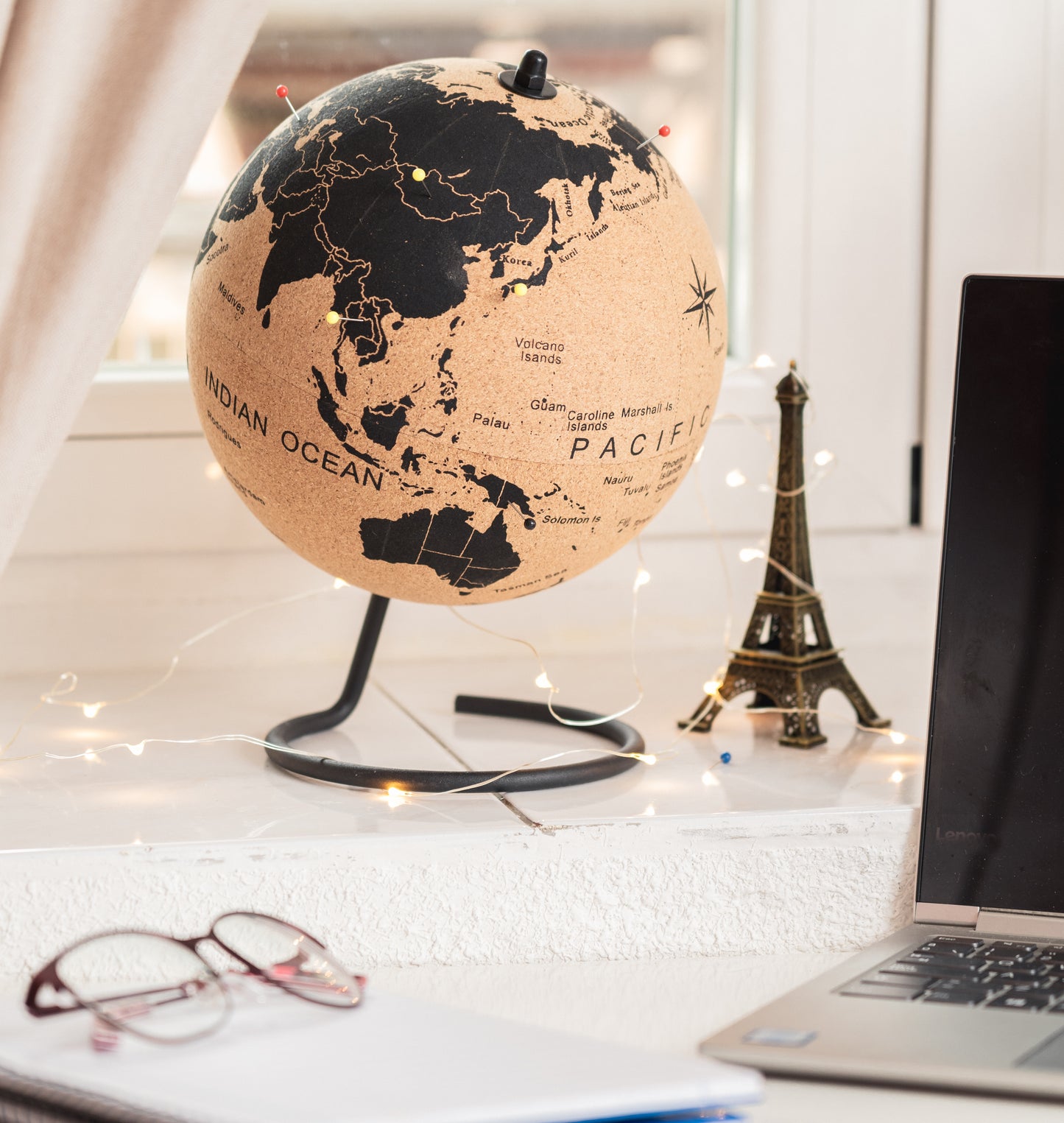 Globe terrestre en liège vintage – 24 cm