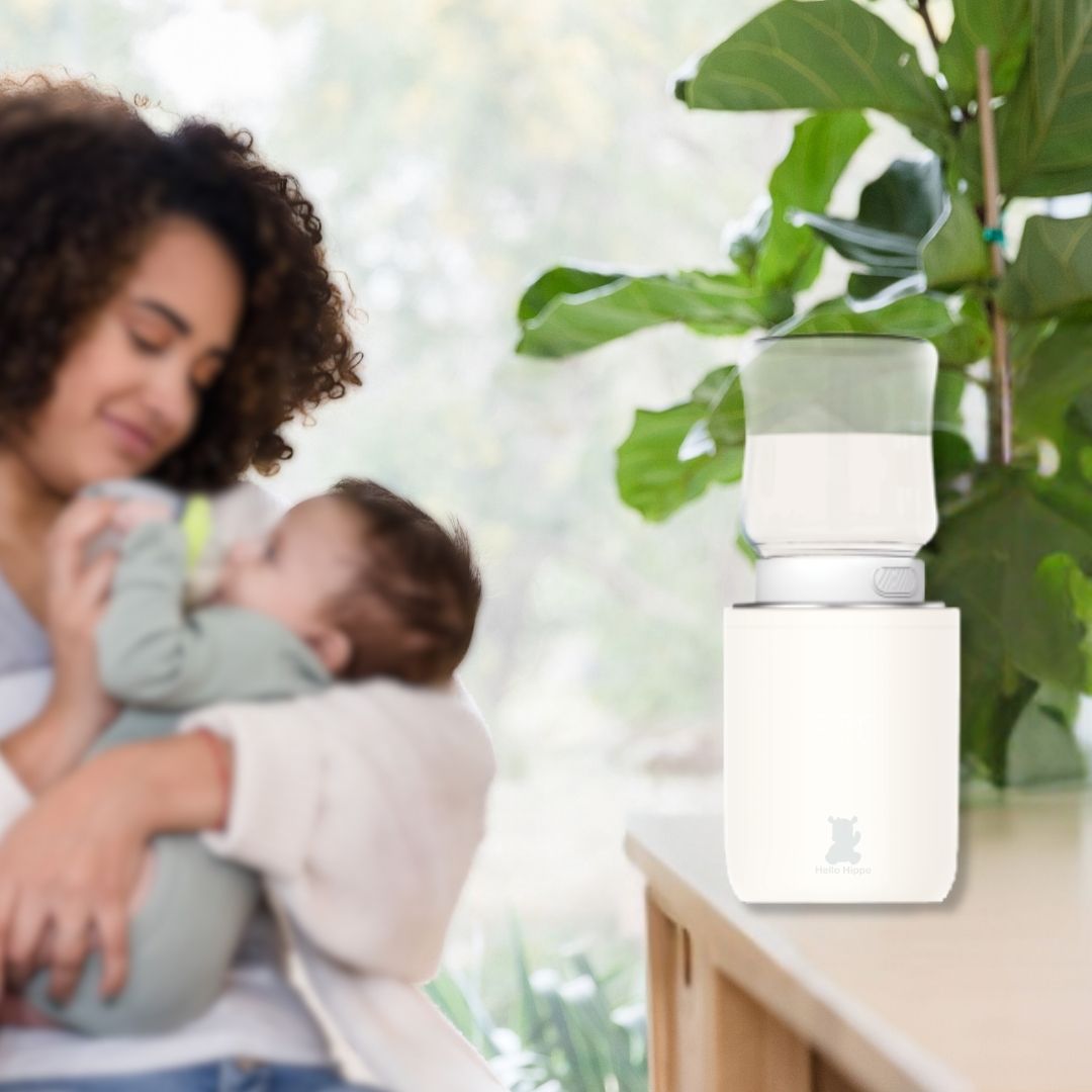 Maman qui donne le biberon à son bébé 